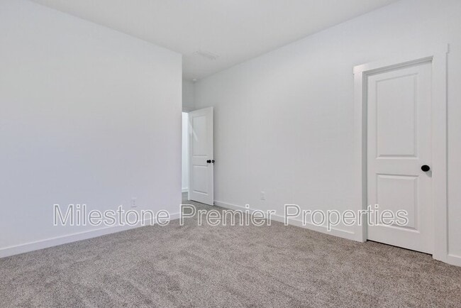 Building Photo - 718 W Texas St