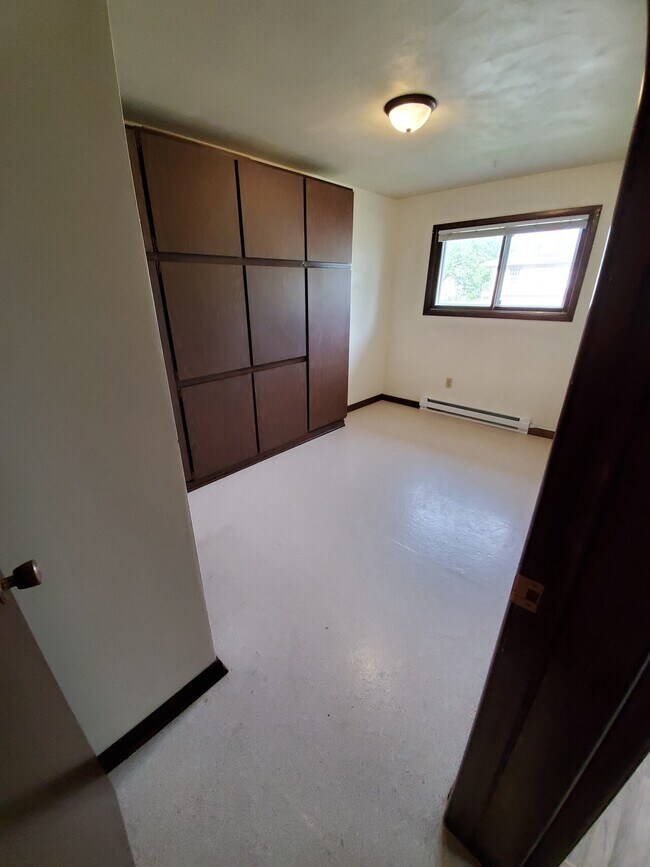 Building Photo - 212 E 5th