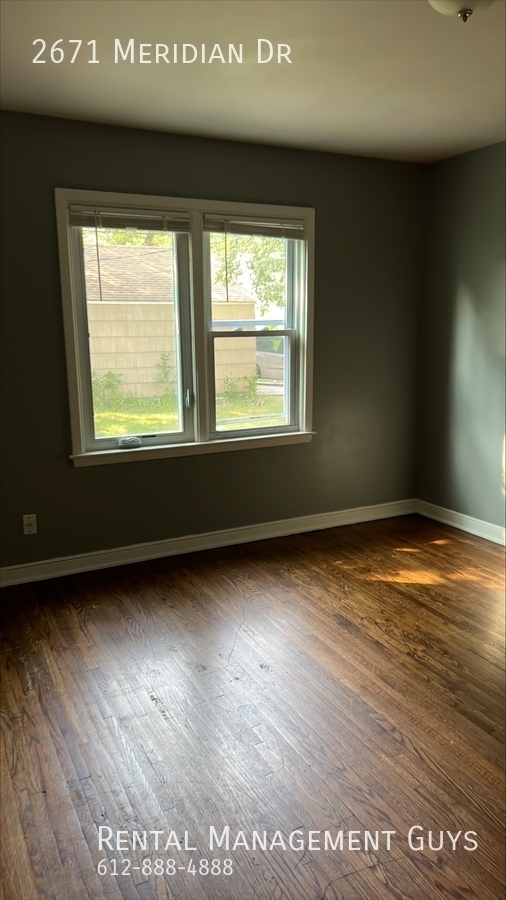 Building Photo - Large 3 Bedroom in Robbinsdale!