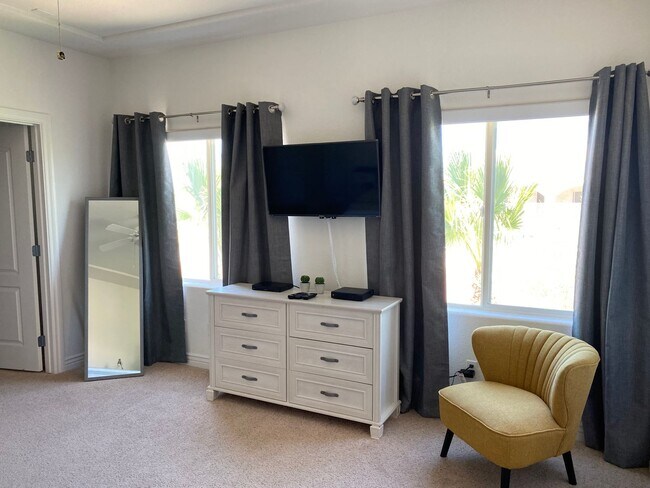 Building Photo - 3 BR + Bonus, Fully furnished, Includes Ut...