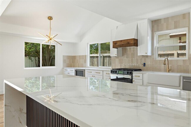 Building Photo - 1111 Spearson Ln