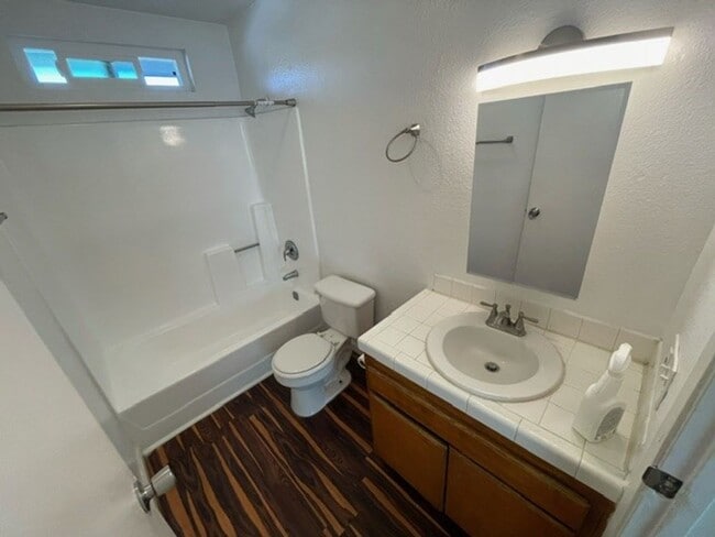 Building Photo - "Coming Soon" Upper floor 1 bedroom in quiet neighborhood with parking, AC - close to San Diego