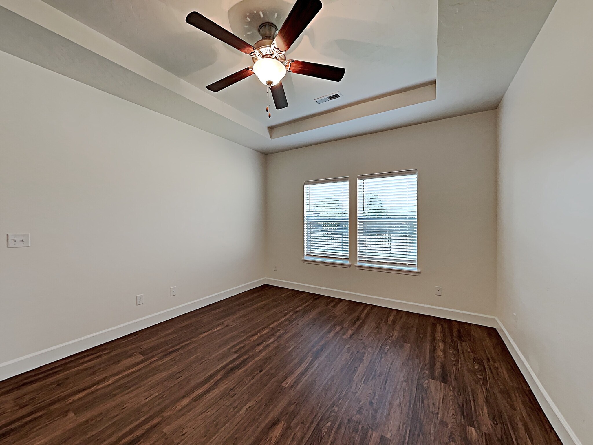 Building Photo - 400 E Sicily Dr