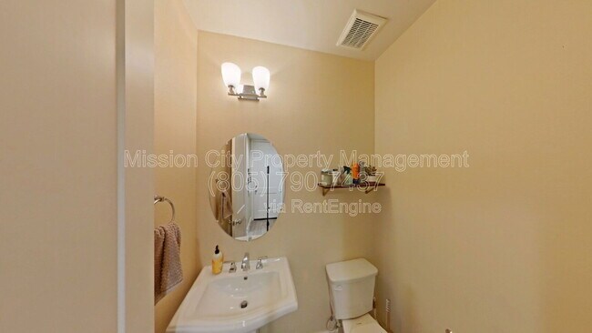 Building Photo - 6620 Calle Koral