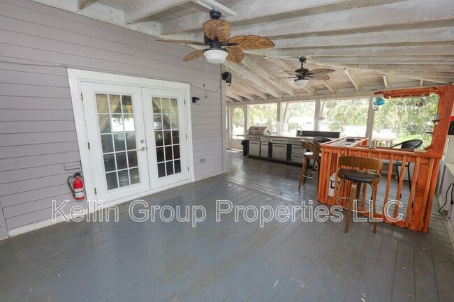 Building Photo - 9934 Peninsular Dr