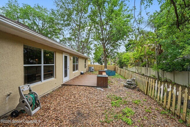 Building Photo - 558 Barber St