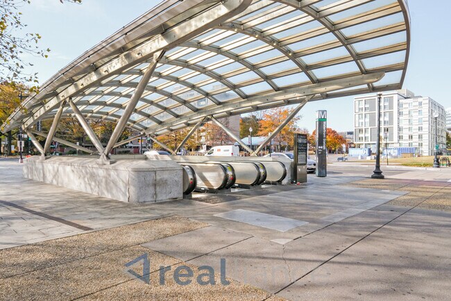 Building Photo - 1101 3rd St SW