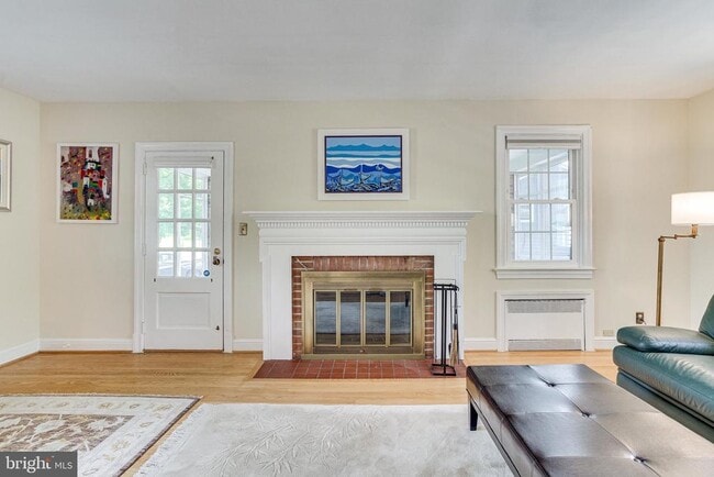Building Photo - 609 Upland Pl