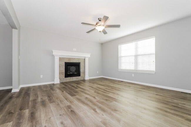 Building Photo - Fantastic 4bd/3ba home! Coming soon!