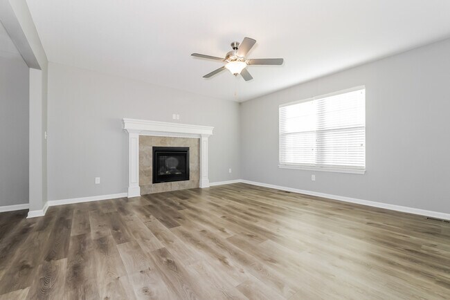 Building Photo - Fantastic 4bd/3ba home! Let yourself in!