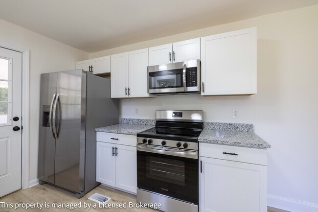 Building Photo - 409 Eastover Ave