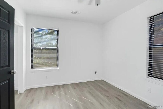 Building Photo - 2641 Monterey St