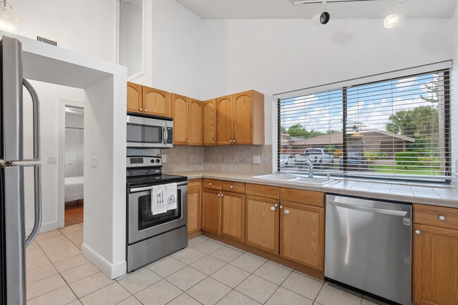 Building Photo - 166 Sparrow Dr