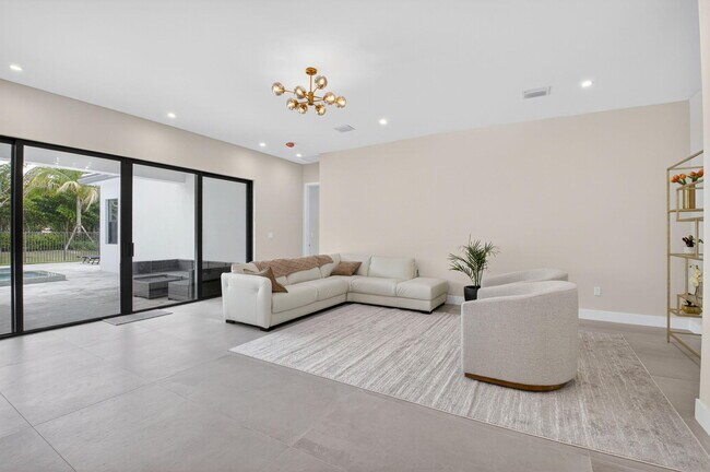Building Photo - 8521 Ganton Dr