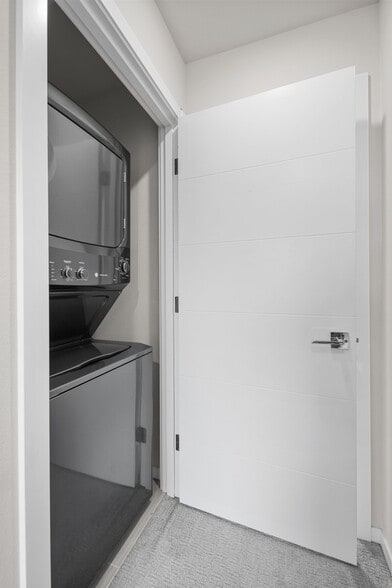 Building Photo - 1816 15th Ave S