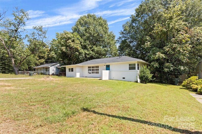 Building Photo - 1022 Green Cir Dr