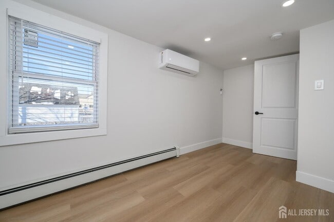 Building Photo - 8 Orchard St