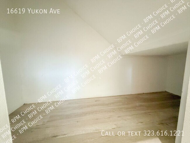 Building Photo - 16619 Yukon Ave