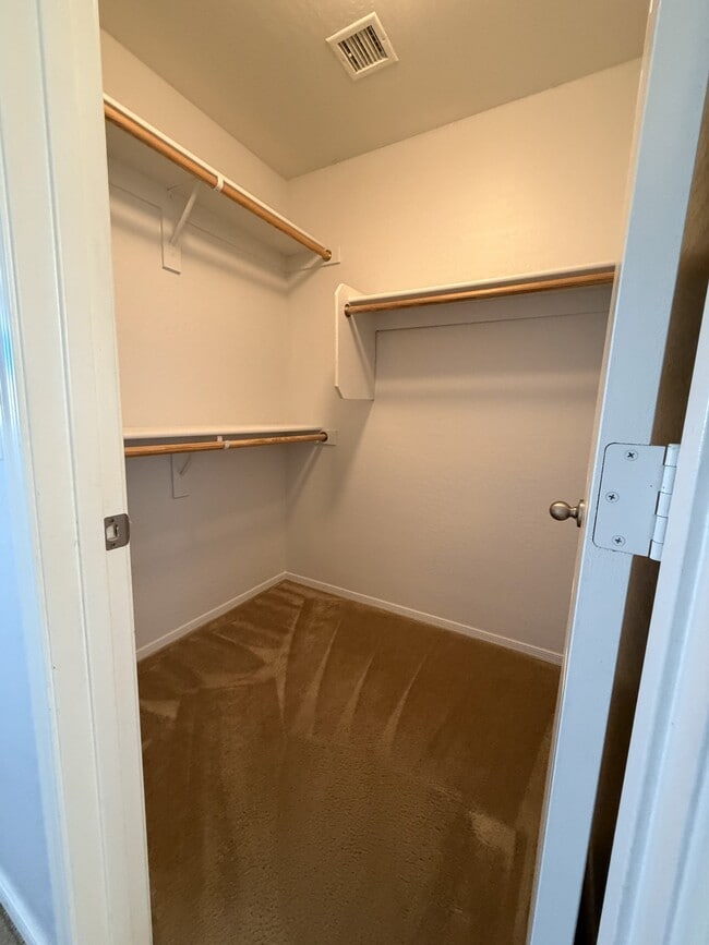 Building Photo - 15642 W Devonshire Ave