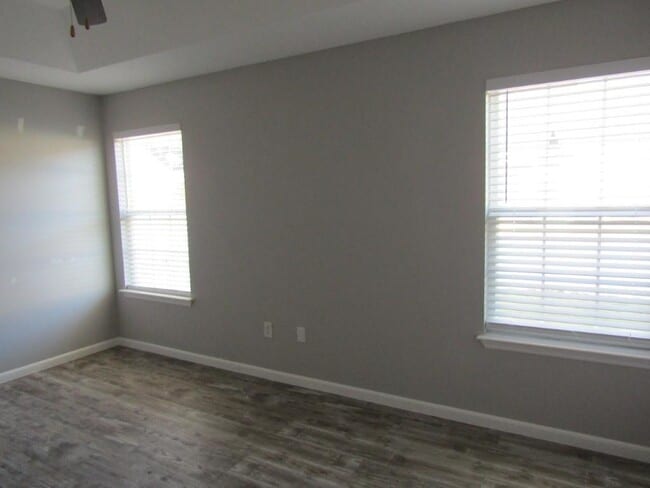 Building Photo - 151 Heath Dr