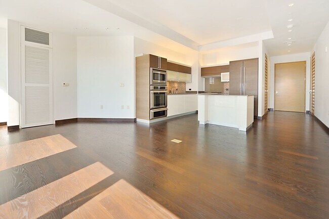 Building Photo - Waldorf Astoria -3501