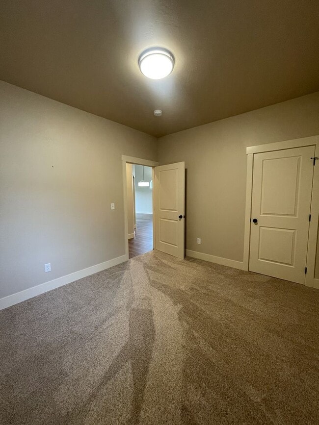 Building Photo - 292 W Nicklaus Ave