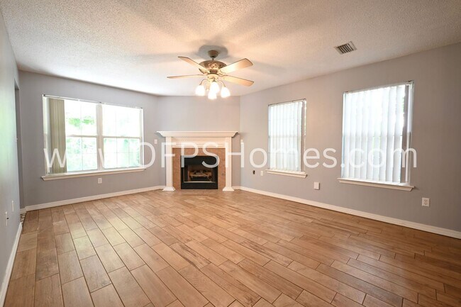 Building Photo - 933 Scenic Oak Ln