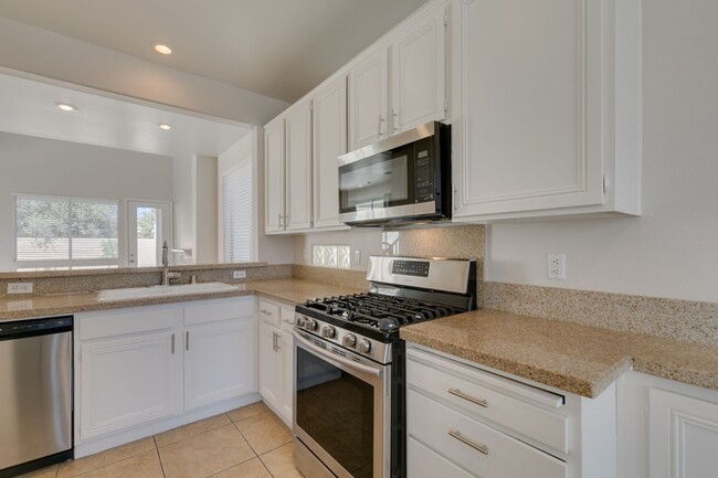 Building Photo - Beautiful 3-Bedroom Home in Silverado Ranch