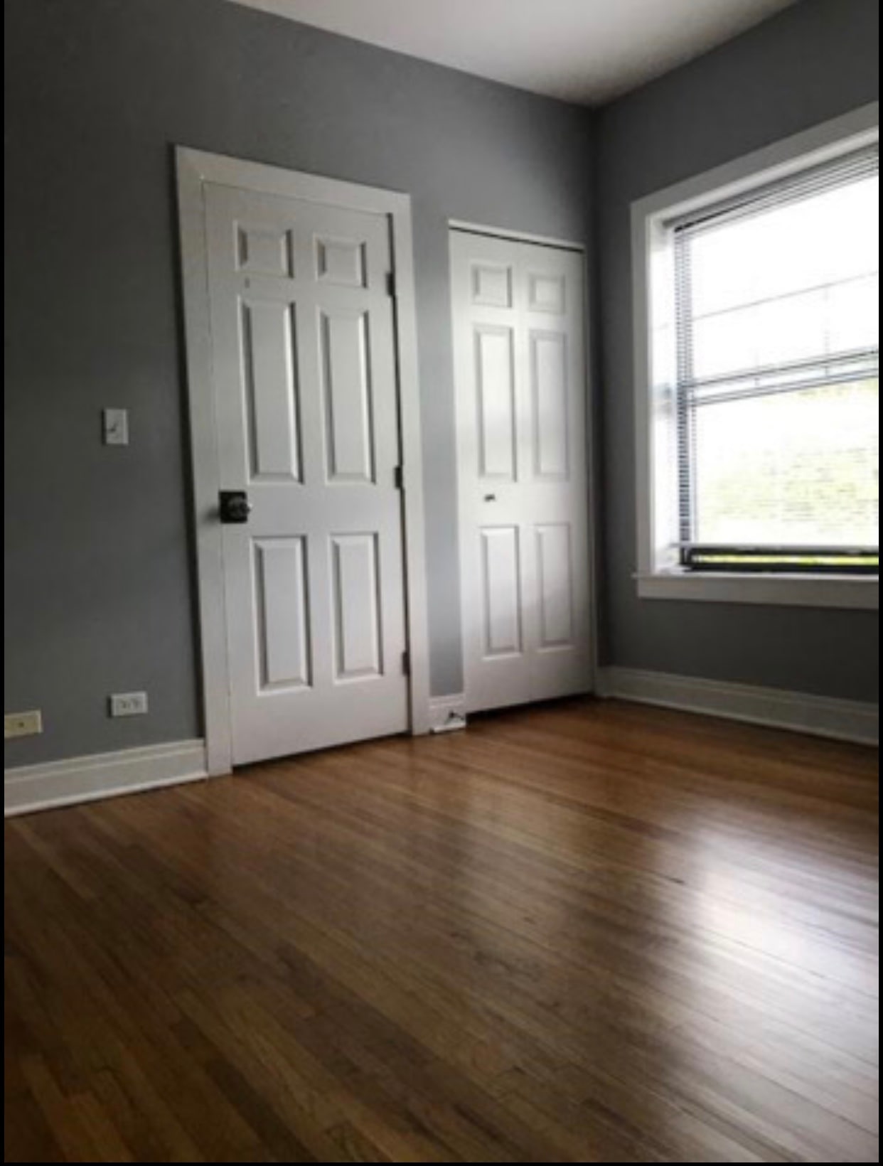 Building Photo - 7033 N Sheridan Rd