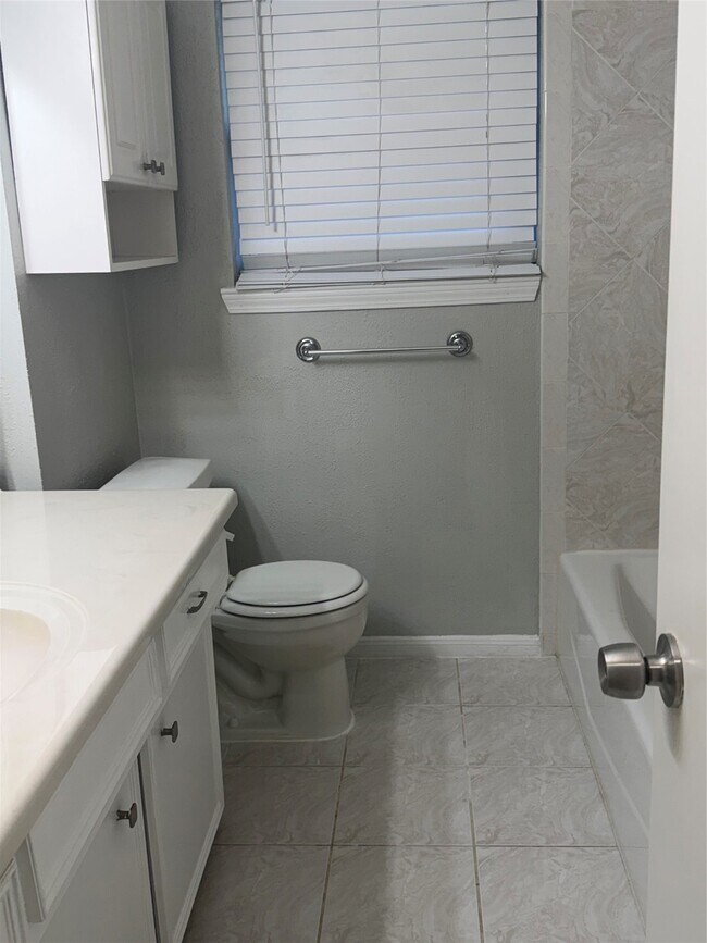 Building Photo - 11107 Sageking Dr