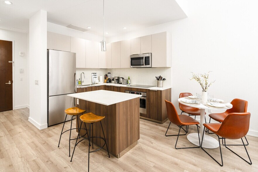 Building Photo - 46 Nassau St