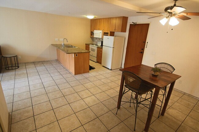 Building Photo - Best Priced 2 Bedroom Condo in the Heart of UTC