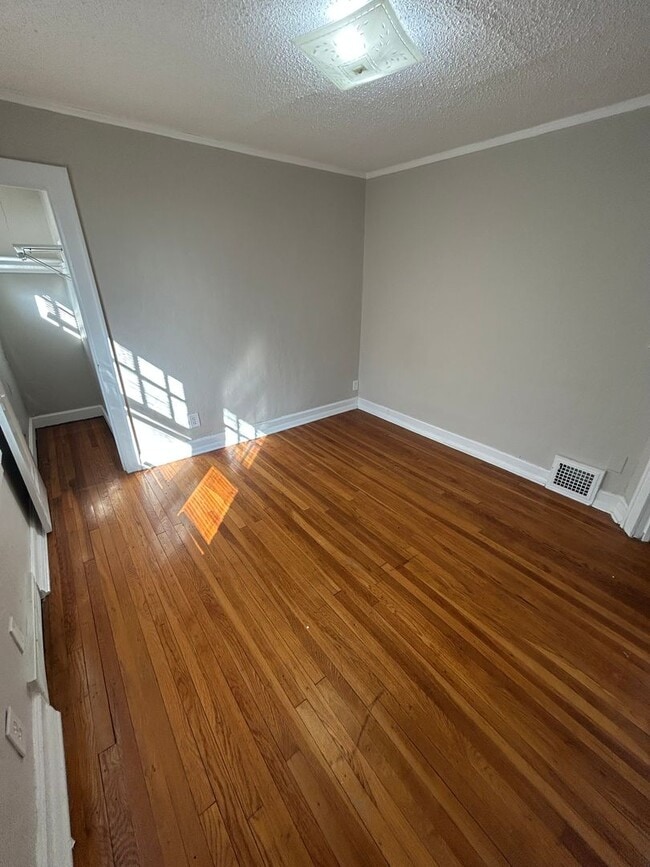 Building Photo - Spacious 4 Bed, 2 Bath Home in Prime Rockhill/Plaza Area Location