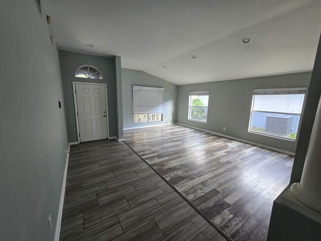 Building Photo - 1124 Lumsden Pointe Blvd