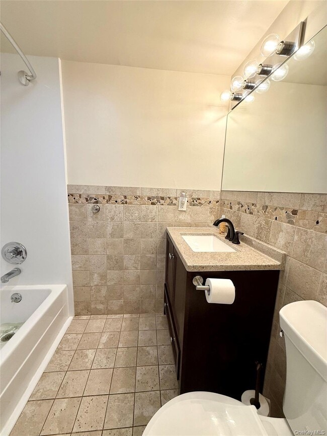 Building Photo - 722 US-6