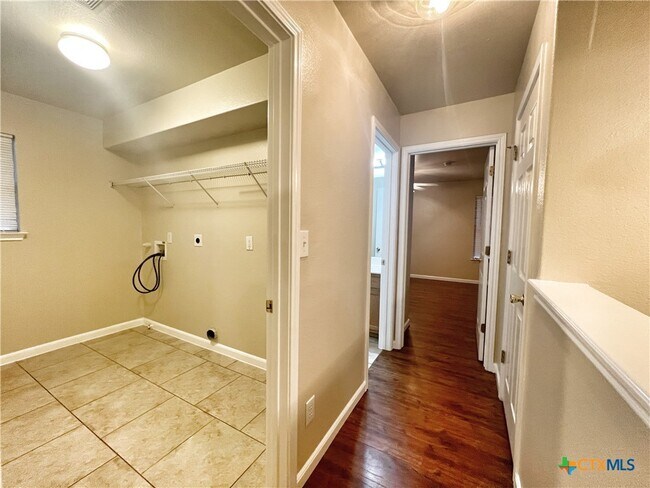 Building Photo - 364 Starling Creek