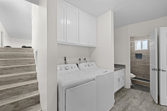 Building Photo - 5431 Mary Ln Dr