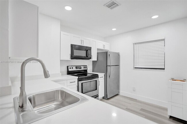 Building Photo - 3633 NW 94th Ave
