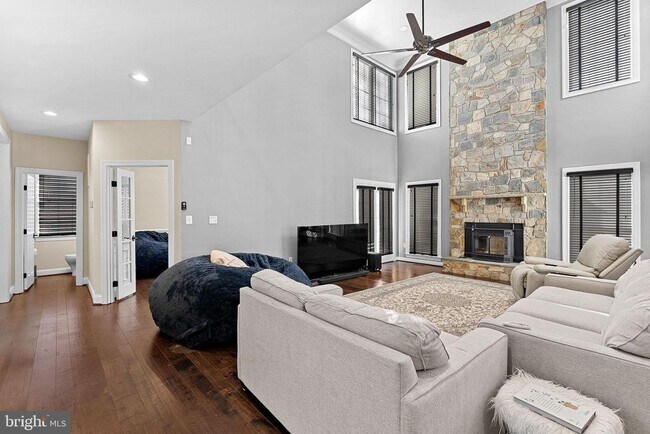 Building Photo - 8138 Rondelay Ln