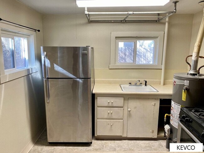 Building Photo - 821 W Myrtle St