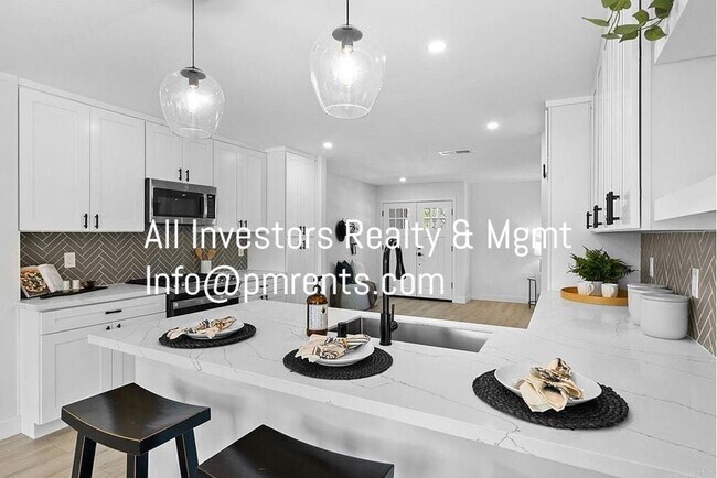 Building Photo - 4959 Park Dr