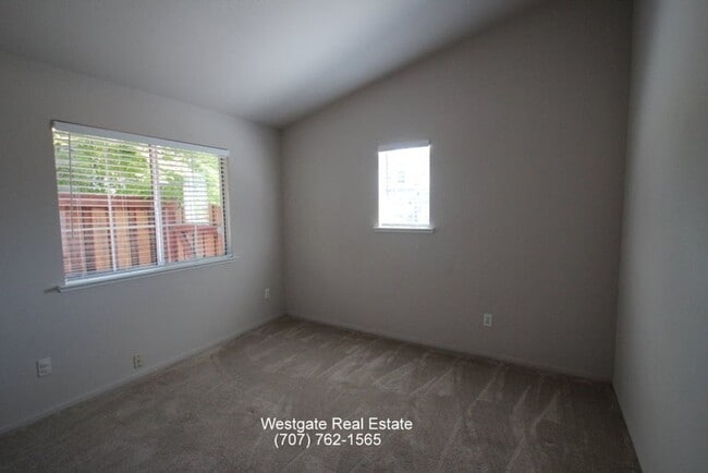 Building Photo - 1801 Foxboro St