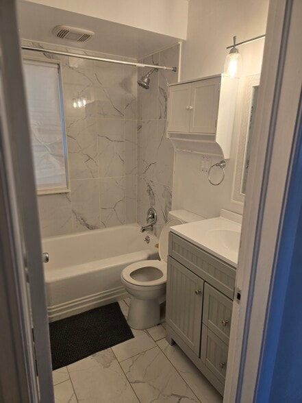 Building Photo - 912 Botham Ave