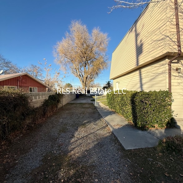 Building Photo - 1495 E 8600 S