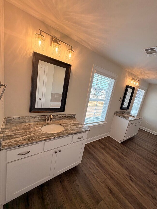 Building Photo - 106 Alva Ct