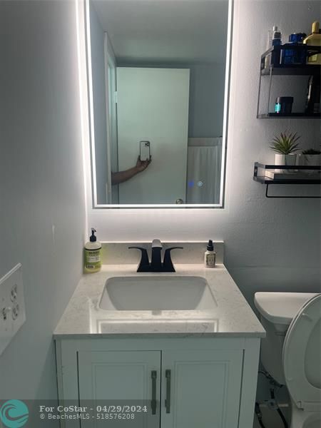 Building Photo - 111 Royal Pk Dr