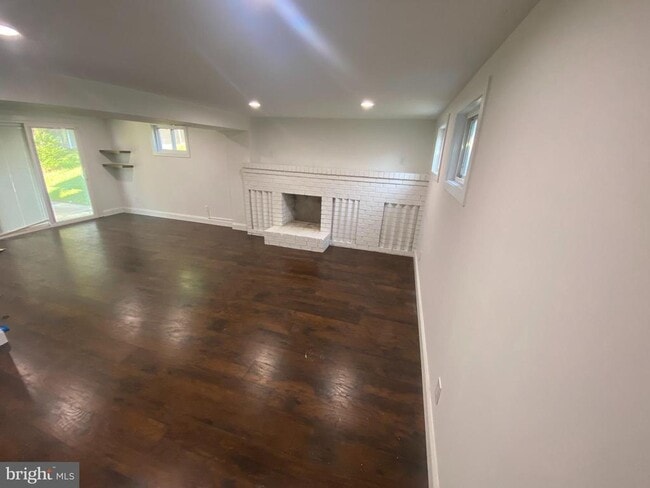 Building Photo - 7402 Lenham Dr