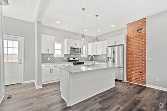 Building Photo - Stunning 4 bedroom home in Pittsburgh avai...