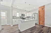Building Photo - Stunning 4 bedroom home in Pittsburgh avai...