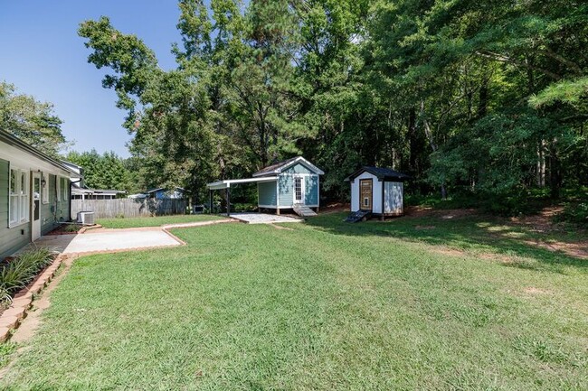 Building Photo - 330 Monty Dr